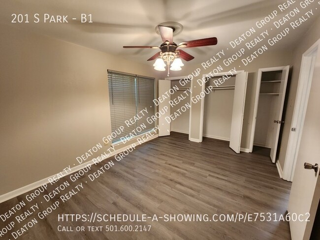 Building Photo - Welcome Home to Barton Oaks Apartments B1 ...