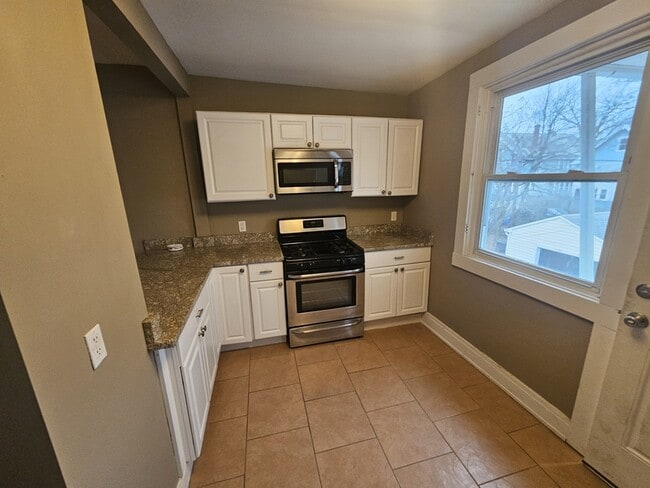 Building Photo - 1330 Brockley Ave