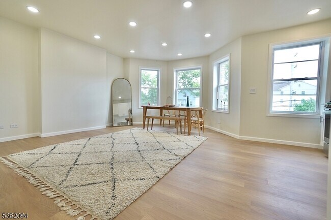 Building Photo - 103 3rd Ave