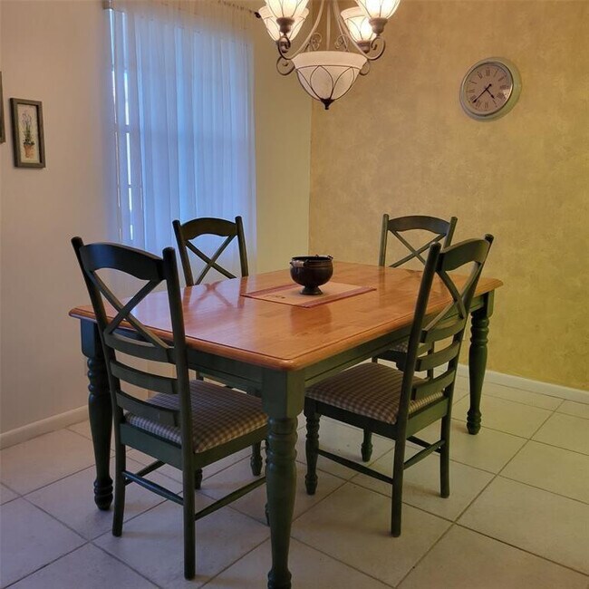 Building Photo - 351 Markham P