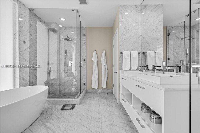 Building Photo - 650 NE 32nd St