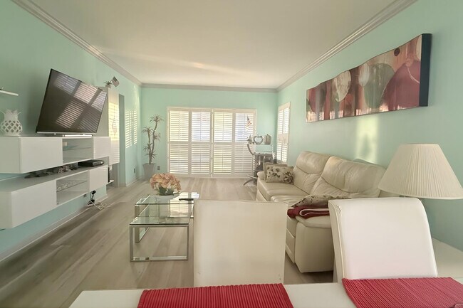 Building Photo - 4117 Bougainvilla Dr