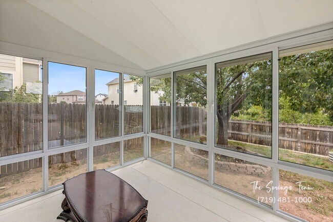 Building Photo - CHARMING, RECENTLY REMODELED 3BD HOME w/ E...