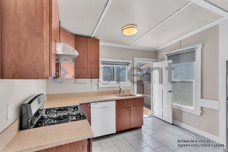 Building Photo - 1362 48th Ave
