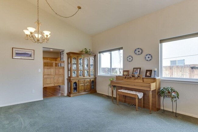 Building Photo - Gorgeous home at end of cul-de-sac with RV parking and views