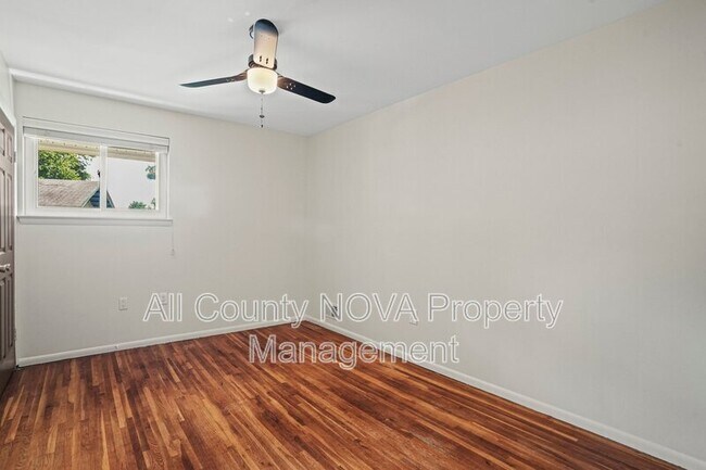 Building Photo - 6428 Earlham Dr