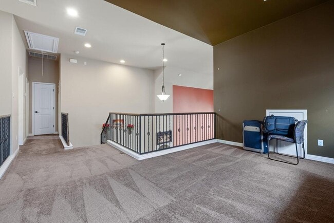 Building Photo - 614 Spanish Mustang Dr