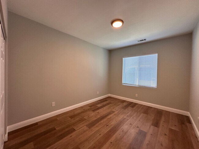 Building Photo - 02636