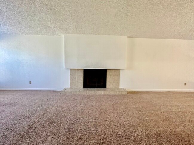 Building Photo - Charming 2 bedroom 2 bathroom home located in south Sacramento!