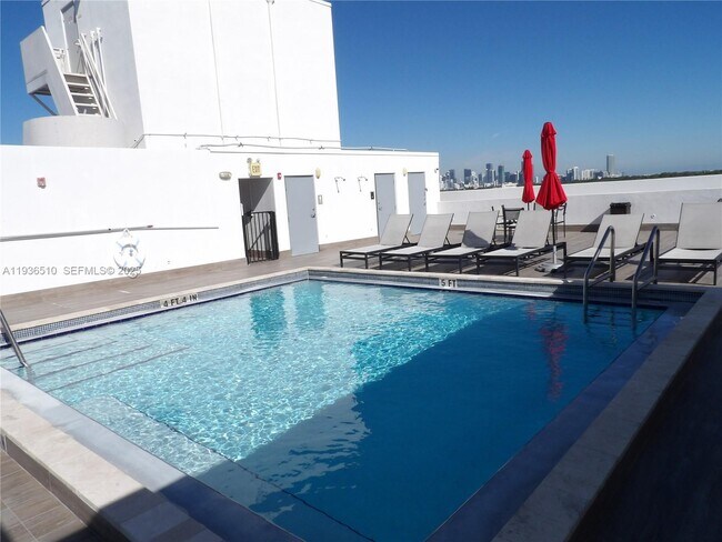 Building Photo - 2740 SW 28th Terrace