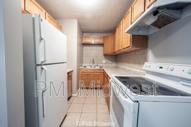 Building Photo - 6260 E 11th St