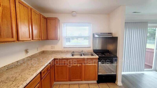 Building Photo - 2659 Wayside Dr