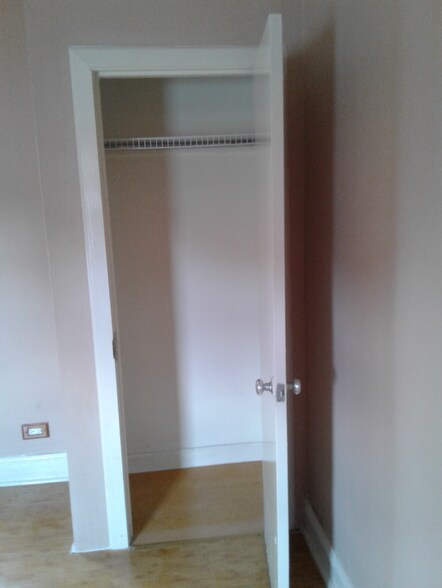 Building Photo - 4622 W Jackson Blvd