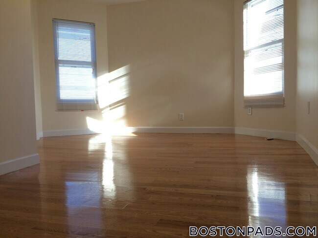 Building Photo - 21-23-23 Weitz St