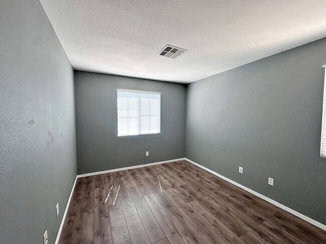Building Photo - Spacious 3-Bedroom Home in Gated Community with Pool & Private Backyard