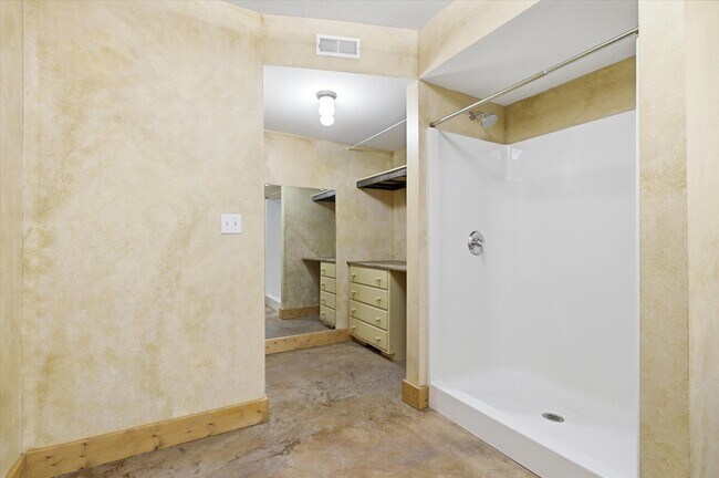 Building Photo - 102 N Gaw St