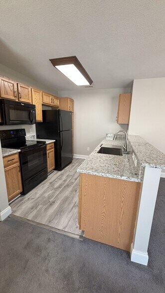 Building Photo - 43 Foxden Dr