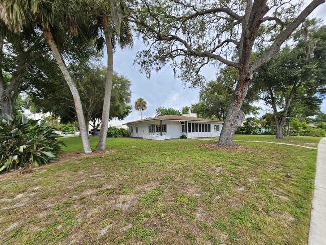 Building Photo - Charming 3-Bedroom Retreat with Spacious 1...