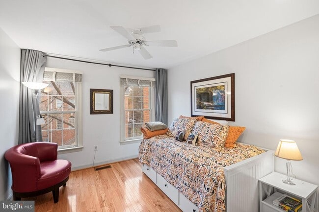 Building Photo - 150 Rees Pl