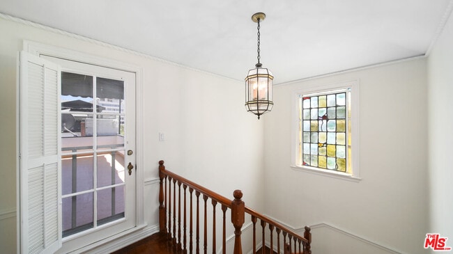 Building Photo - 1274 S Beverly Glen Blvd