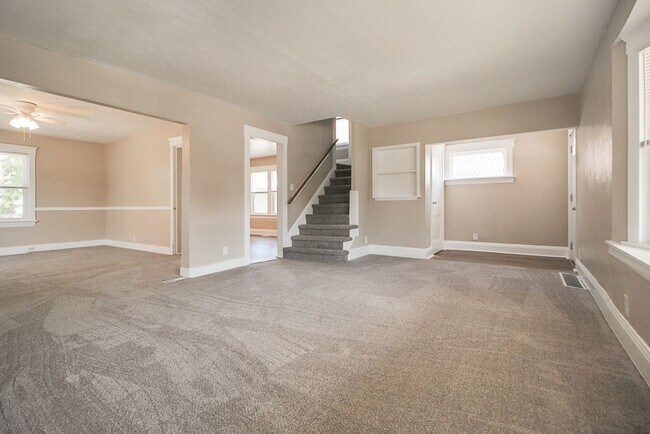 Building Photo - Must See!! Renovated Spacious Single Family House!
