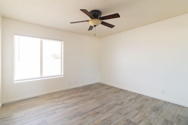Building Photo - 21148 Rosewood St