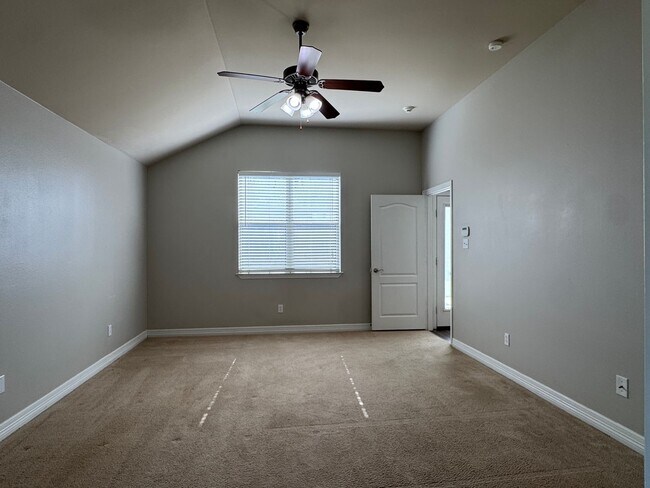 Building Photo - 5805 Thompson Pl