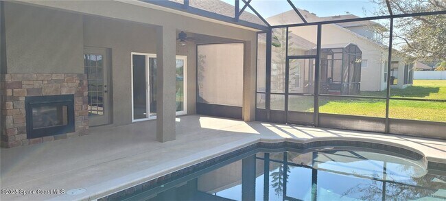 Building Photo - 1721 Saffron Plum Ln