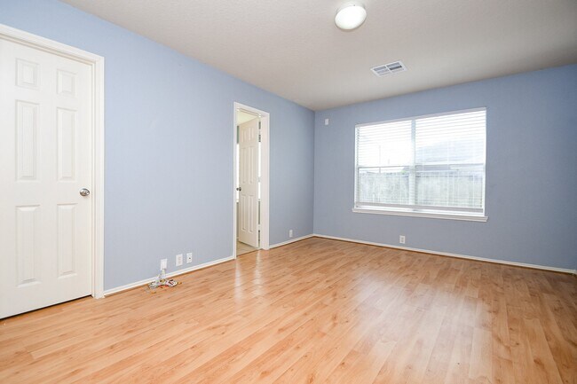 Building Photo - 6003 Baldwin Elm St