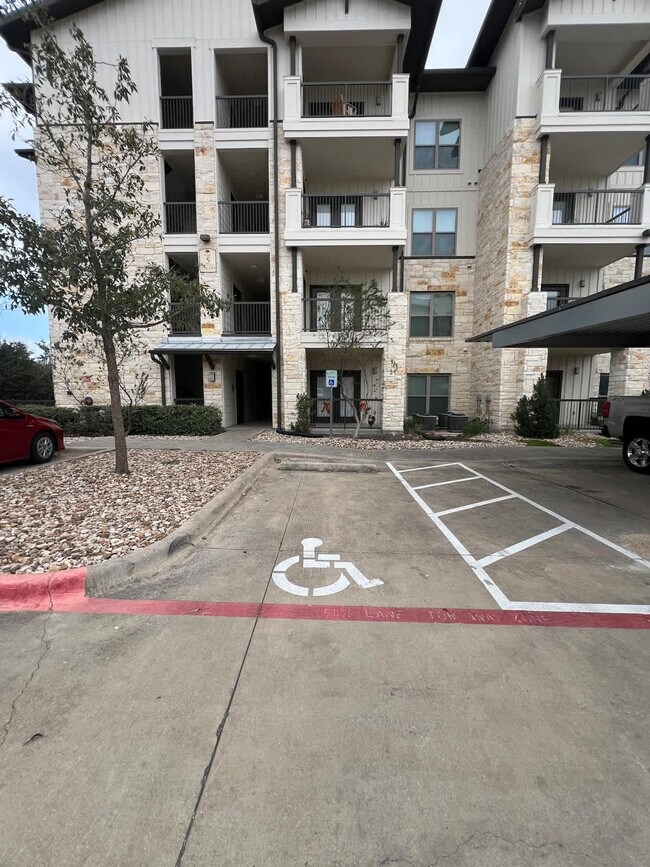 Building Photo - 9301 Old Bee Caves Rd