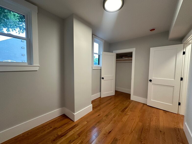 Building Photo - 116 Marginal St