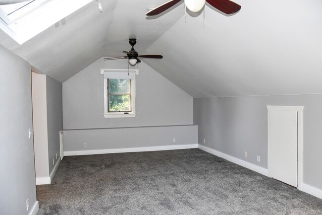Building Photo - 154 N Shaffer St