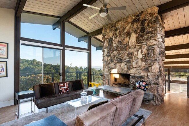 Building Photo - 17389 Mallard Dr