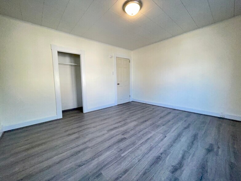 Building Photo - 108 Karns Ave