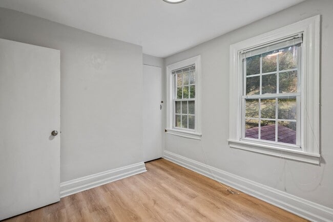 Building Photo - MOVE IN SPECIAL! SCORE HALF OFF 1ST MONTH'...