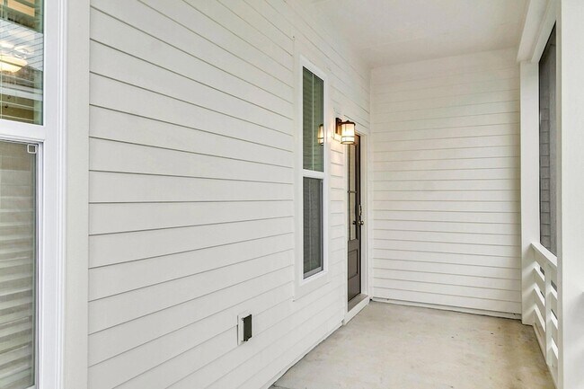 Building Photo - 254 Symphony Ave
