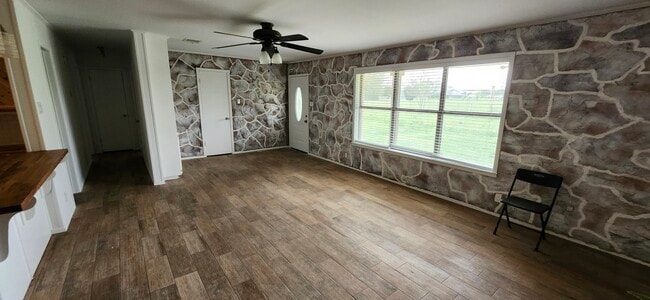 Living room - 8510 Burgandy Ln