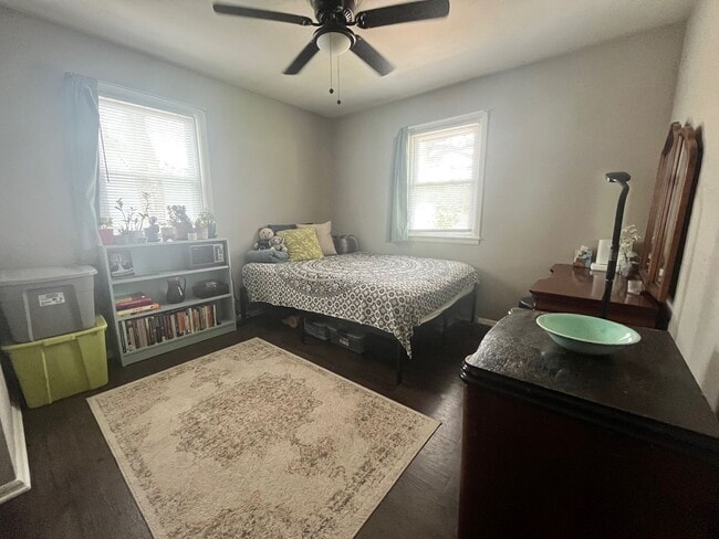 Building Photo - 3 Bedroom Home With A Large Fully-Fenced Yard