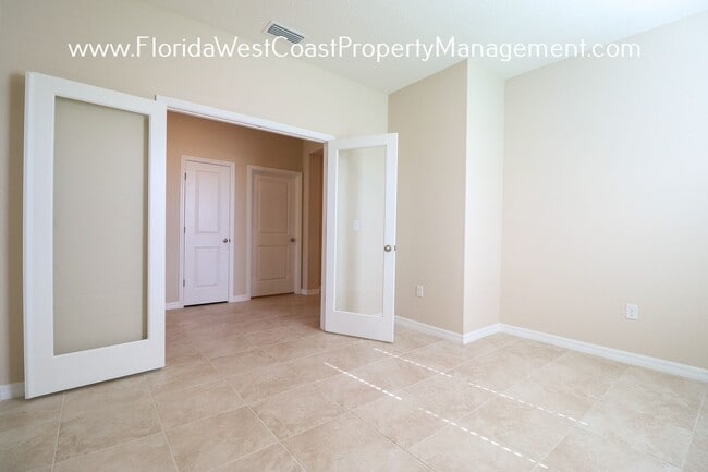 Building Photo - 16465 Woodside Gln