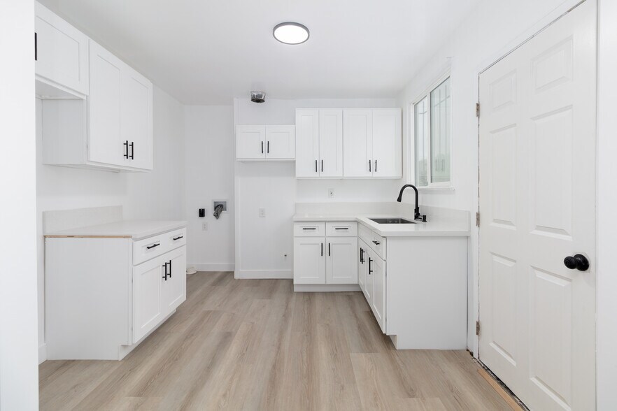 Building Photo - 1723 W 35th Pl