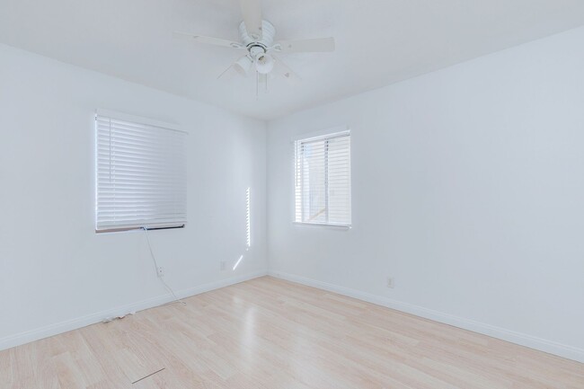 Building Photo - *** Private Home on Huge Lot - Modern and Spacious ***