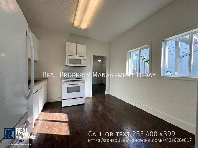 Building Photo - 208 128th St S