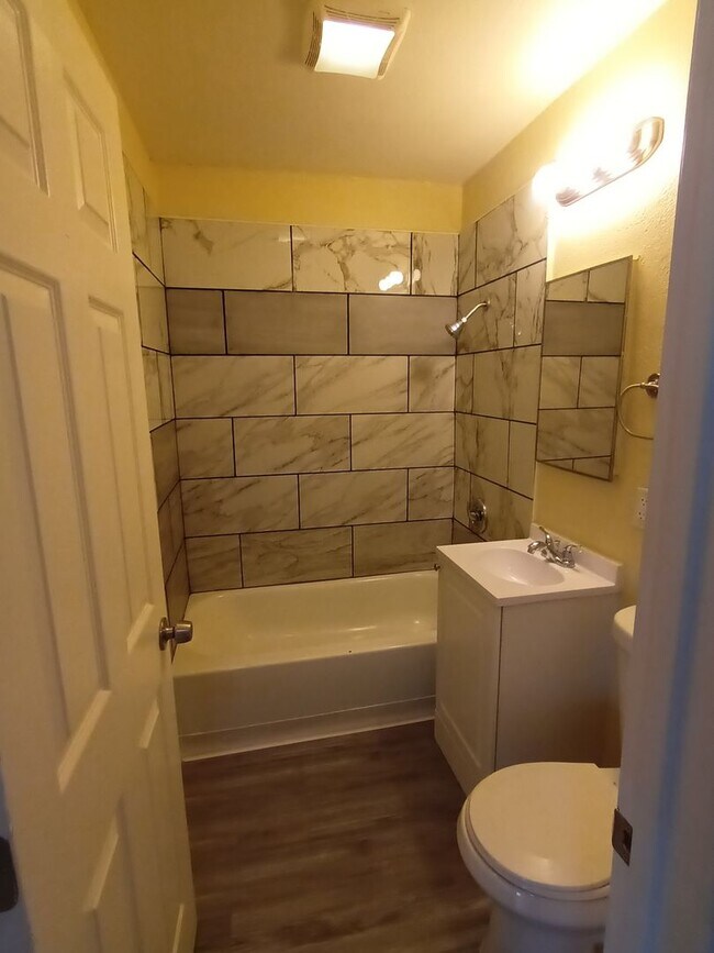 Building Photo - Welcome to SkyView Villa & Somerset Apartments!