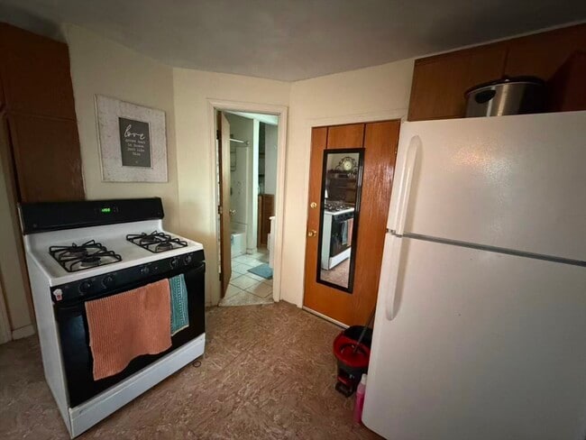 Building Photo - 251 Broadway