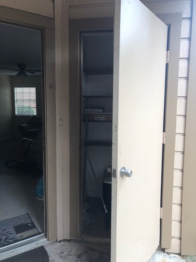 Front door & storage closet - 2401 Sycamore Ave