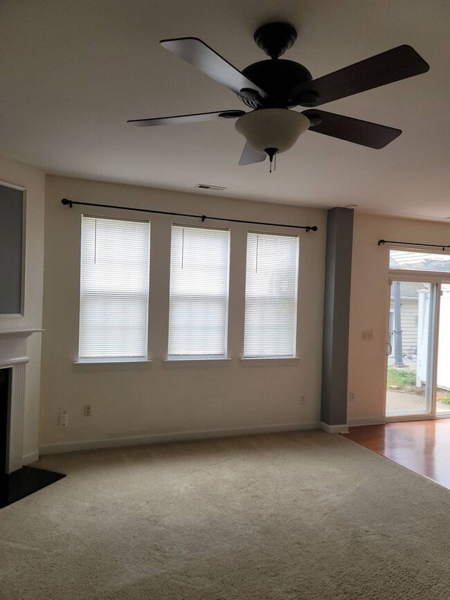 Building Photo - Nice Townhome off Providence Rd/485 South
