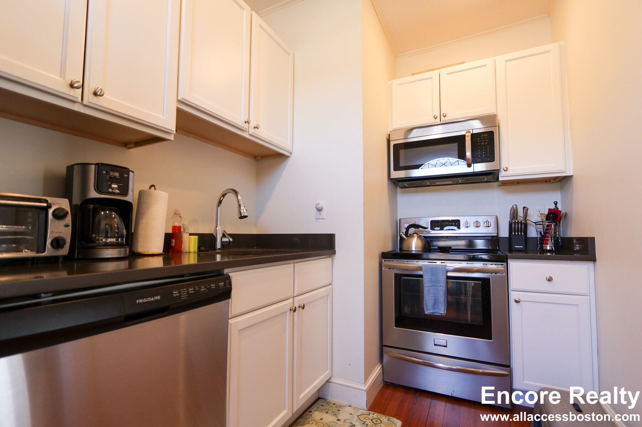 Building Photo - 1874 Beacon St