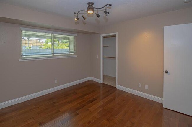 Building Photo - 1808 Cougar Ln