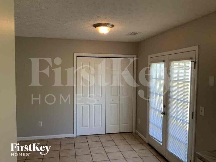 Building Photo - 5685 Cottage Ln