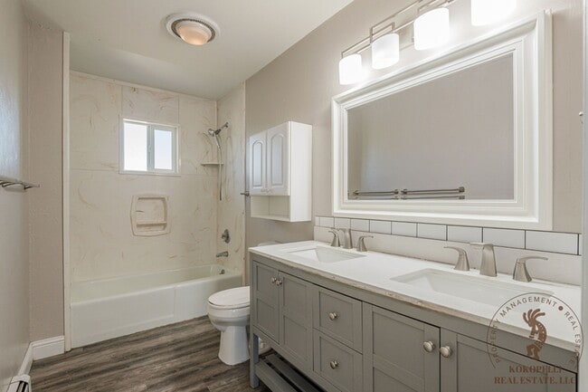 Building Photo - 467-432 32 Rd